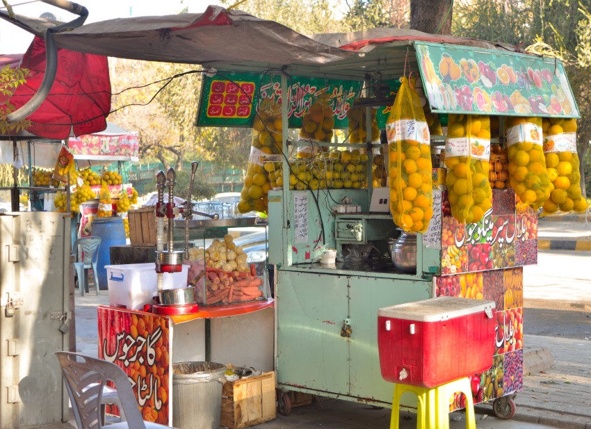 Rawalpindi local fruit juice market, Pakistan