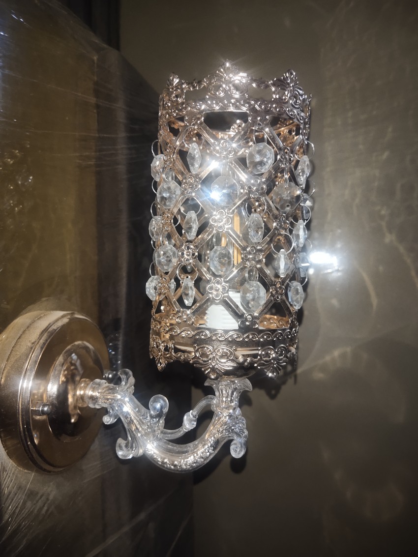 A lamp made of glass pieces in a diamond shape