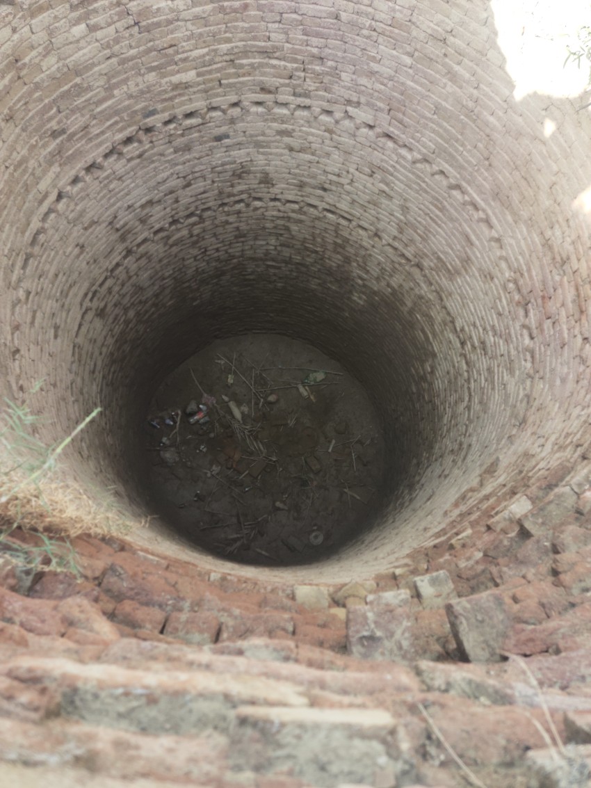 A well that stopped flowing over time