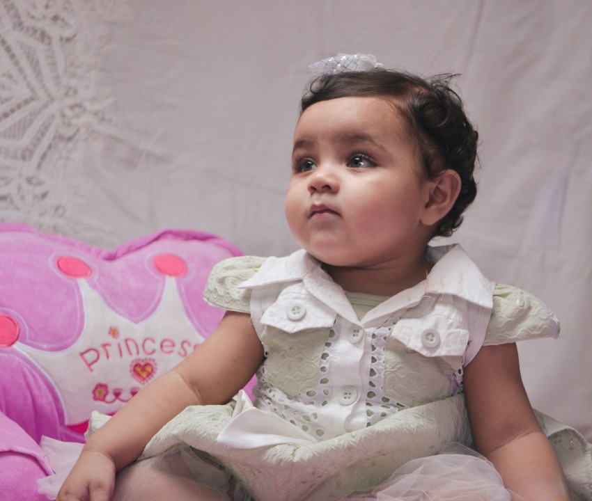 Baby photography   posing by looking at her right