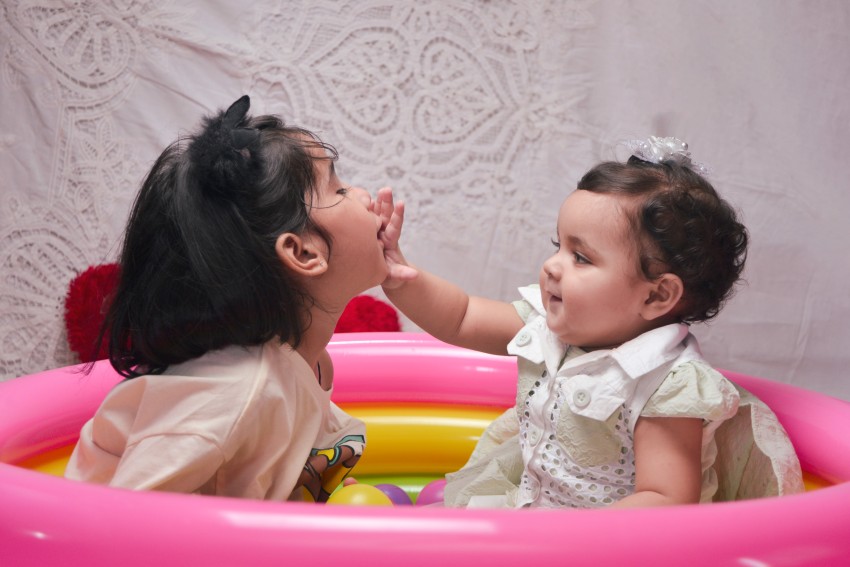 Baby photography   raised hands to preschooler for hand kiss