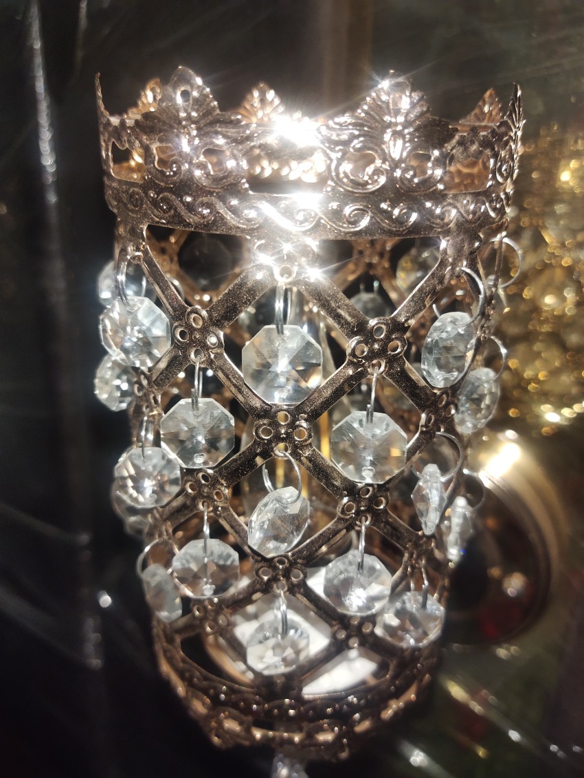 Close-up view of a lantern cup made of glass pieces in a diamond shape