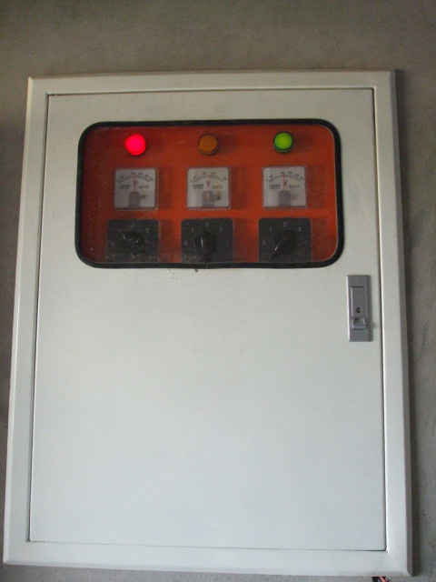 Electrical power board three phases