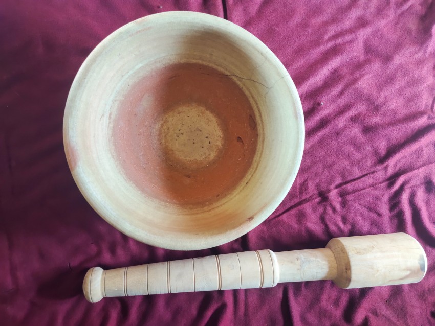 Mud dura and molha used for making sardai (thadai) in the village