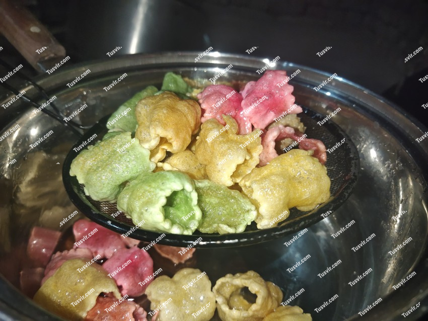 Raw Papads are being fried at home