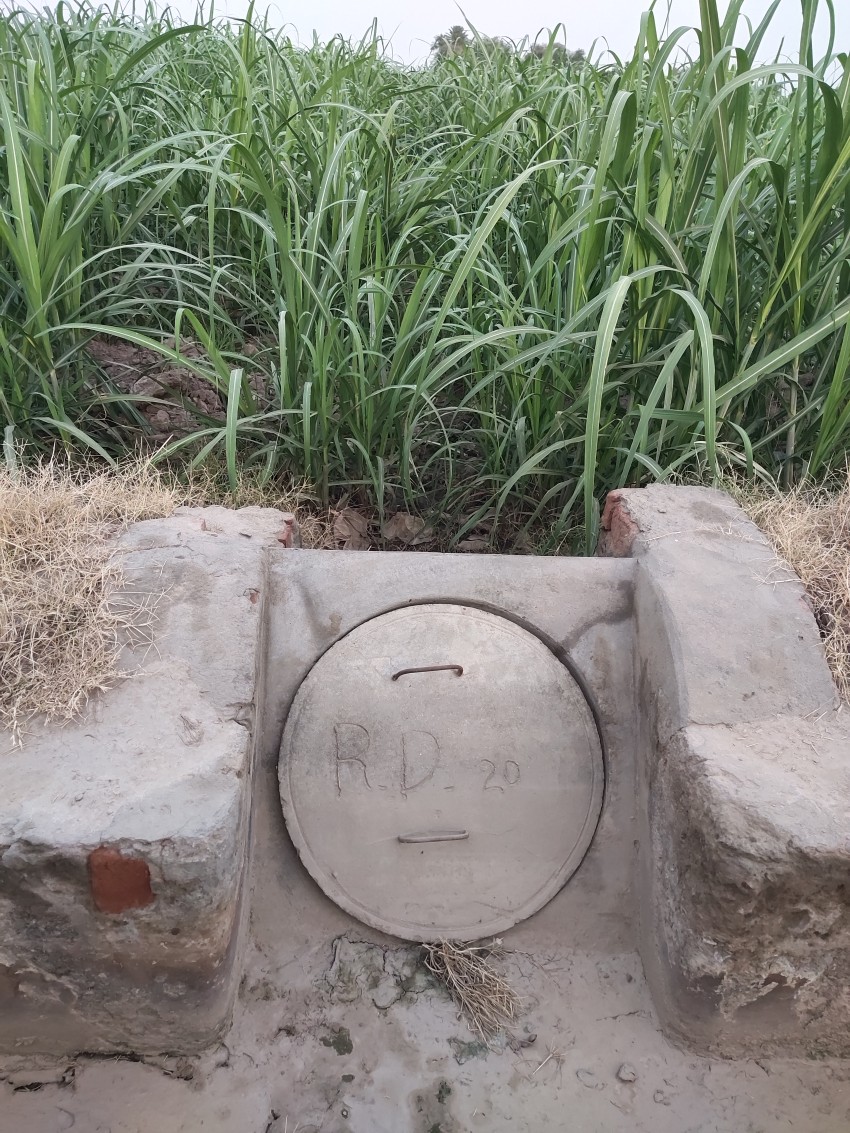 The part of the canal from which water is supplied to the land by removing the cover.